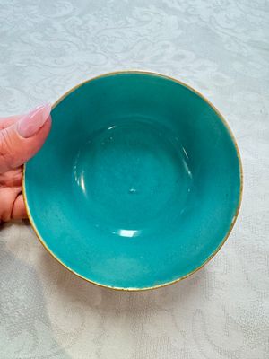 A pair of Chinese famille rose sgraffiato-ground 'Zhang Guolao' bowls, Daoguang mark and of the period — foto 7
