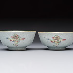 A pair of Chinese famille rose sgraffiato-ground 'Zhang Guolao' bowls, Daoguang mark and of the period — foto 3