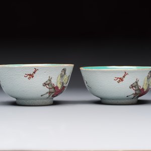 A pair of Chinese famille rose sgraffiato-ground 'Zhang Guolao' bowls, Daoguang mark and of the period — foto 5