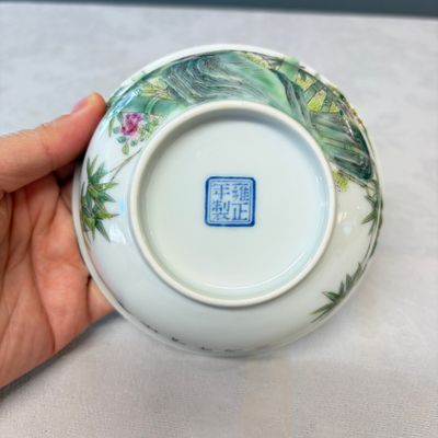 A pair of Chinese famille rose shallow bowls with birds among bamboo, and bats — 照片 7