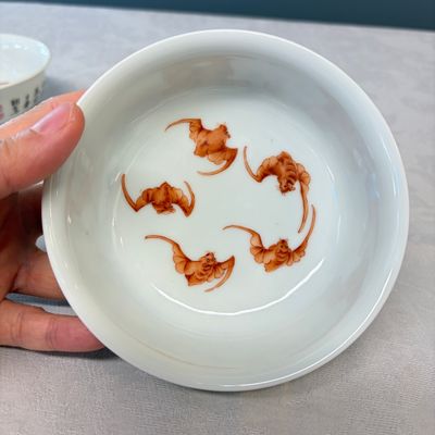 A pair of Chinese famille rose shallow bowls with birds among bamboo, and bats — 照片 14
