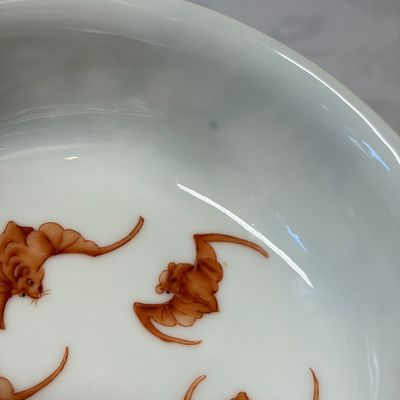 A pair of Chinese famille rose shallow bowls with birds among bamboo, and bats — 照片 19