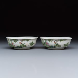 A pair of Chinese famille rose shallow bowls with birds among bamboo, and bats — 照片 3