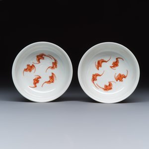 A pair of Chinese famille rose shallow bowls with birds among bamboo, and bats — 照片 6