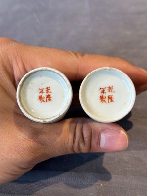 A pair of Chinese famille rose snuff bottles, Qianlong mark, 19th C. — foto 6