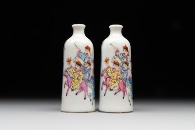 A pair of Chinese famille rose snuff bottles, Qianlong mark, 19th C.