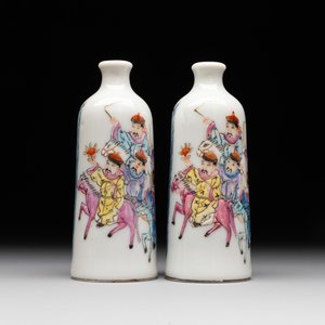 A pair of Chinese famille rose snuff bottles, Qianlong mark, 19th C. — foto 1