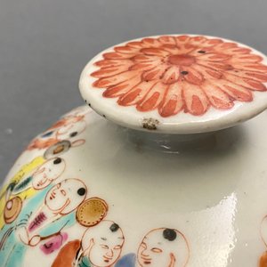 A pair of Chinese famille rose 'spring festival' vases and covers, 19th C. — photo 13