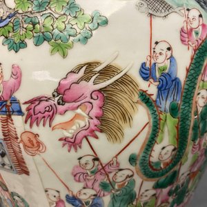 A pair of Chinese famille rose 'spring festival' vases and covers, 19th C. — photo 28