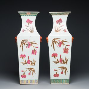 A pair of Chinese famille rose square vases with floral design, 19th C. — 照片 2