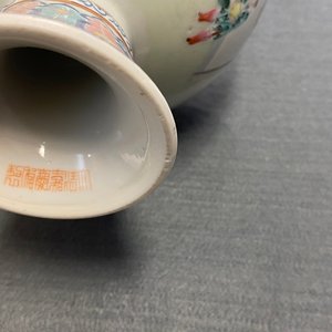 A pair of Chinese famille rose stem bowls and covers, Jiaqing mark and of the period — 照片 49