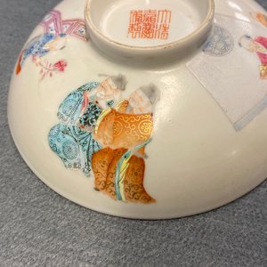 A pair of Chinese famille rose stem bowls and covers, Jiaqing mark and of the period — 照片 55