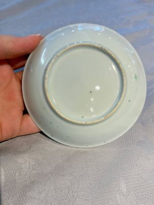 A pair of Chinese famille rose 'Taming the Tiger' saucers, Yongzheng — foto 7