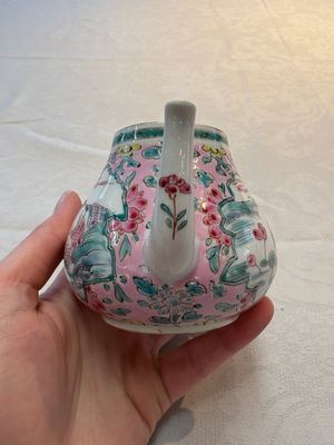 A pair of Chinese famille rose teapots and covers, Yongzheng — 照片 11