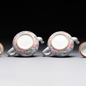 A pair of Chinese famille rose teapots and covers, Yongzheng — 照片 7