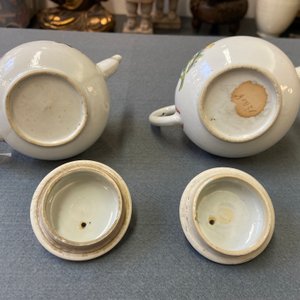 A pair of Chinese famille rose teapots with fine floral design, Yongzheng — 照片 11
