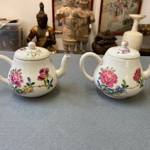A pair of Chinese famille rose teapots with fine floral design, Yongzheng — 照片 9