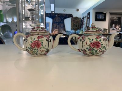 A pair of Chinese famille rose teapots with floral design, Qianlong — photo 3