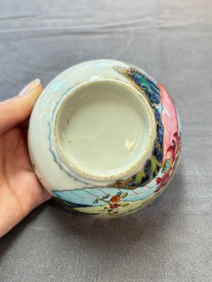 A pair of Chinese famille rose 'tobacco leaf' cups and saucers, Qianlong — 照片 20