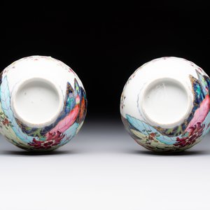 A pair of Chinese famille rose 'tobacco leaf' cups and saucers, Qianlong — 照片 9