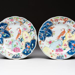 A pair of Chinese famille rose 'tobacco leaf' dishes, Qianlong — foto 1
