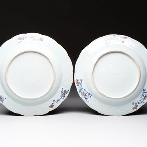 A pair of Chinese famille rose 'tobacco leaf' dishes, Qianlong — foto 2