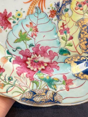 A pair of Chinese famille rose 'tobacco leaf' plates and a saucer, Qianlong — 照片 13