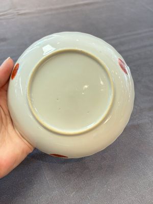 A pair of Chinese famille rose 'tobacco leaf' plates and a saucer, Qianlong — 照片 20