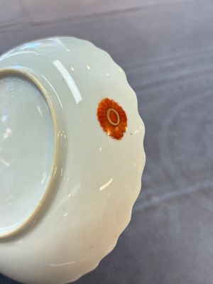 A pair of Chinese famille rose 'tobacco leaf' plates and a saucer, Qianlong — 照片 22