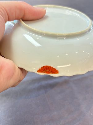 A pair of Chinese famille rose 'tobacco leaf' plates and a saucer, Qianlong — 照片 23