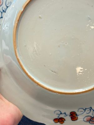 A pair of Chinese famille rose 'tobacco leaf' plates and a saucer, Qianlong — 照片 7