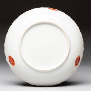 A pair of Chinese famille rose 'tobacco leaf' plates and a saucer, Qianlong — 照片 5