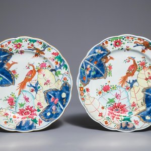 A pair of Chinese famille rose 'tobacco leaf' plates, Qianlong — 照片 1