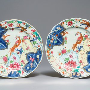 A pair of Chinese famille rose 'Tobacco leaf' plates, Qianlong — 照片 1