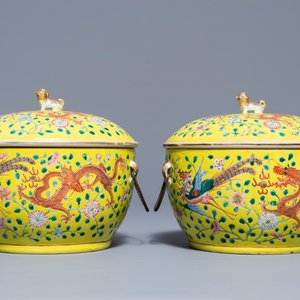 A pair of Chinese famille rose tureens and covers with dragons and phoenixes, 19th C. — photo 1