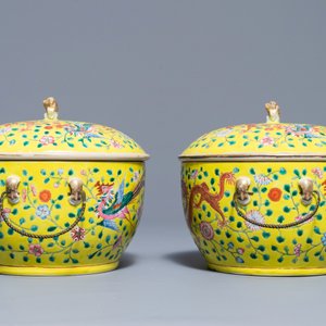 A pair of Chinese famille rose tureens and covers with dragons and phoenixes, 19th C. — photo 2