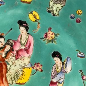 A pair of Chinese famille rose turquoise-ground dishes, Jiaqing mark, 20th C. — 照片 7