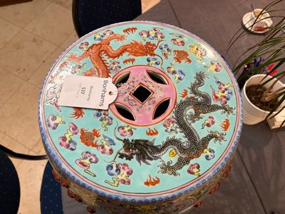 A pair of Chinese famille rose turquoise-ground 'dragon' garden seats, 20th C. — photo 11