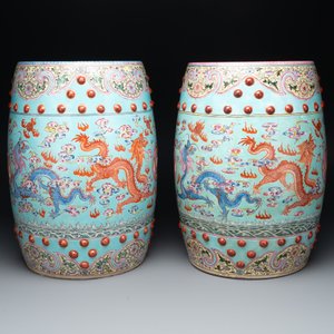 A pair of Chinese famille rose turquoise-ground 'dragon' garden seats, 20th C. — photo 2