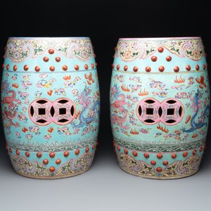 A pair of Chinese famille rose turquoise-ground 'dragon' garden seats, 20th C. — photo 5