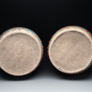 A pair of Chinese famille rose turquoise-ground 'dragon' garden seats, 20th C. — photo 7