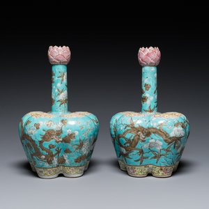 A pair of Chinese famille rose turquoise-ground flower vases with dragons, 19th C. — 照片 1
