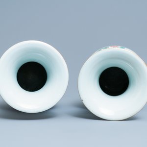 A pair of Chinese famille rose two-sided design vases, 19/20th C. — 照片 5