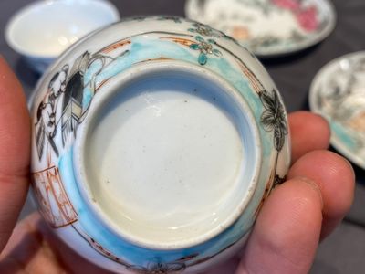 A pair of Chinese famille rose 'Valentine's doves' cups and saucers, Qianlong — 照片 18