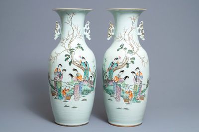 A pair of Chinese famille rose vases, 19/20th C.