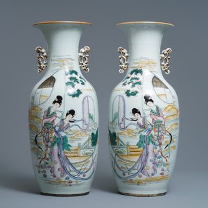 A pair of Chinese famille rose vases, 19/20th C. — photo 1