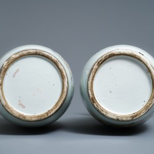 A pair of Chinese famille rose vases, 19/20th C. — photo 6