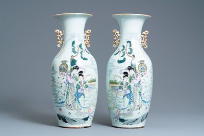A pair of Chinese famille rose vases, 19/20th C.