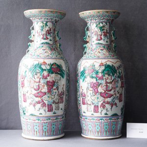 A pair of Chinese famille rose vases, 19th C. — 照片 8