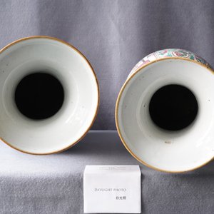 A pair of Chinese famille rose vases, 19th C. — 照片 9